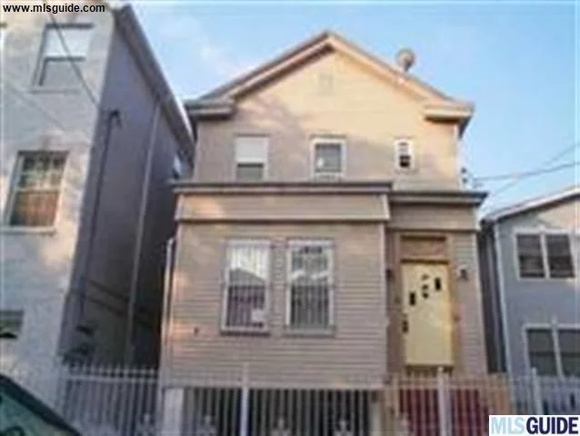 EXCELLENT INVESTMENT OPPORTUNITY!!! 3-Family house conveniently located in Journal Square area of Jersey City! Great for NYC commuters! 2 3BR/1BTH units and 1 2BR/1BTH unit! HOUSE IS IN GREAT CONDITION! Eat-in kitchens, bright&spacious rooms, large living areas, clean bathrooms with tubs! DO NOT MISS THIS INCREDIBLE INVESTMENT OPPORTUNITY...IT WILL NOT LAST!!!