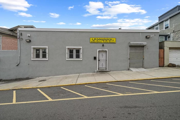 This warehouse is in an excellent location and ready for your business! The open floorplan allows for any type of business to move right in! Open parking/loading area in front of the business ensures an easy time loading and unloading and very quick access to all major highways.