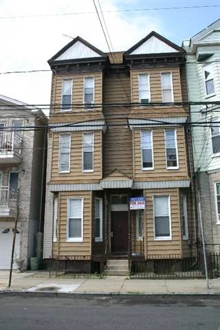 Great investment opportunity! 6 Family for sale in prime JC Heights location. Separate heat.