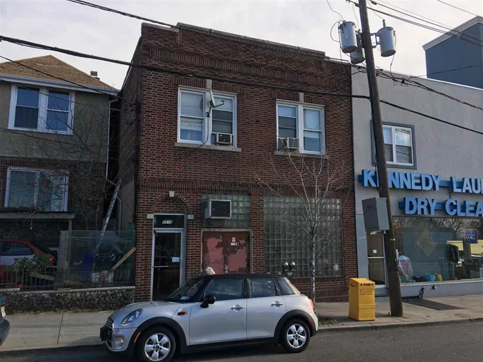 Great investment, large embroidery plus 2 bedroom apts above for additional income. Ideal for commercial business on Kennedy Blvd, also ideal for developers. Hurry, Hurry...it wont last!
