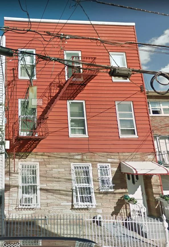 Attention investors, Outstanding opportunity to own a 6 family in Union City. Conforming lot 25x100. Well maintained building.... Bottom floor unit has exclusive access to large backyard. Excellent opportunity for cash flow to keep current rent roll.