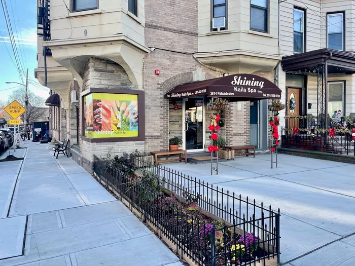 Prime Investment Opportunity. Triple Net leased condo. No maintenance, just purchase and start collecting your income. Cap rate of 6.29%. Tenant is a successful nail salon business. Corner location with plenty of windows.