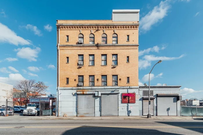 SOLID 5 STORY BUILDING LOCATED IN THE JACKSON HILL REDEVELOPMENT AREA.  PRESENTLY USED AS A WAREHOUSE - 2 FREIGHT ELEVATORS, BAYS ON BOTH STREETS. 4 -B INDUSTRIAL BUILDING.