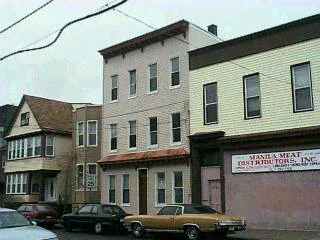 ATTENTION INVESTORS. NEWLY RENOVATED SIX FAIMLY W/NEW SEPERATE HEATING SYSTEMS, WATER HEATERS AND ROOF. EXCELLENT CANDIDATE FOR CONDO CONVERSION. FOUR UNITS CURRENTLY VACANT CAN BE DELIVERED TOTALLY VACANT