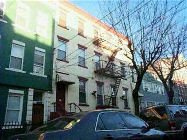 UNIQUE INVESTMENT PROPERTY. 4 2BR UNITS, 2 1BR UNITS. LAUNDROMAT, KITCHEN BAR, LIQUOR LICENSE INCLUDED. CONDO CONVERSION OPPORTUNITY. INCOME DOES NOT INCLUDE COMMERCIAL SPACE.