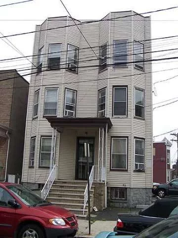 GREAT INVESTMENT PROPERTY, FANTASTIC INCOME ON 8 UNITS PLUS 13 PARKING SPACES. VERY POPULAR, LOCATION VERY GOOD FOR CONSISTANT TENANTS AND ALSO PEOPLE LOOKING FOR PARKING.NICE SOLID BUILDING VERY GOOD OPPORTUNITY.