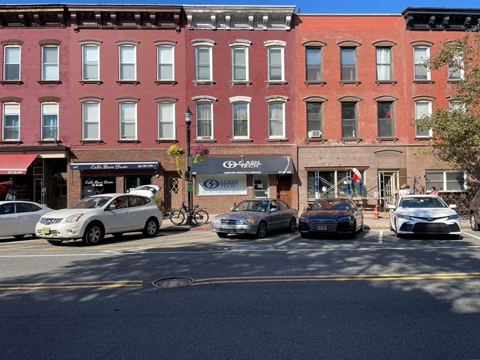 Centrally located storefront on 9th & Washington St. Hardwood floors & high ceilings. Food establishment may be acceptable but tenant is responsible for any ventilation work required by the city. Tenant pays utilities, 2 months security deposit. If food establishment then tenant pays share of water sewer bill.