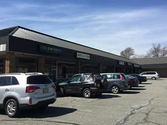 1, 000 SF or prime retail space in well maintained shopping center, with CVS anchor. This space is ideal for any retail use with exceptional exposure from the street, easy access to major highways, bus stops, ample parking, exposure on pile on sign and overhead facade sign. Please inquire for CAM charges.