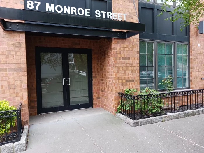 Great location for your newly renovated office condo! First floor. Full bathroom and kitchenette. Close to transportation. 550 +/- sqft.