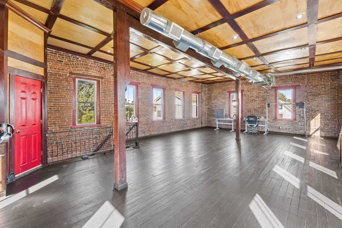 *COMMERCIAL RENTAL! Business only* Discover this charming, old-world brick warehouse ideally located in the heart of the Heights. Spanning approximately 900 sq ft, this versatile space is perfect for a variety of uses, including photography studios, architecture offices, small art galleries, or professional offices. Key features of this property include: Exposed brick walls that enhance the character of the space, Custom renovated wood ceilings, Large windows that allow for ample natural light, A convenient kitchenette and a full bathroom and Dedicated parking for one vehicle. Don't miss the chance to lease this unique property that combines character and charm in a prime location. Schedule a viewing today!