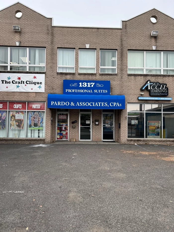 LOCATION, LOCATION LOCATION!! BEAUTIFUL OFFICE SPACE AVAILABLE RIGHT IN THE HEART OF TOWN. 2ND FLOOR, 2 ROOMS, WITH SOME FURNITURE AVAILABLE IMMEDIATELY. FRESHLY PAINTED. CLOSE TO PUBLIC TRANSPORTATION, BANKS, SHOPS, RESTAURANTS, ETC. PARKING SPACE FOR VISITORS.