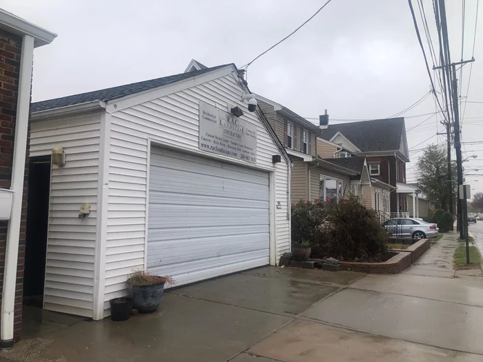 A GARAGE CAN BE SUED FOR STORAGE . THERE IS AN OFFICE AND A BATH.