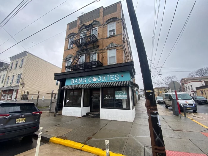 Great opportunity for retail or office space in a high-traffic area of Jersey City. This property features large windows for excellent visibility and easy access to public transportation. Located near residential neighborhoods, shops, and dining, it offers a prime location for any business. Ready for immediate use or customization. Don't miss out on this exceptional spot!