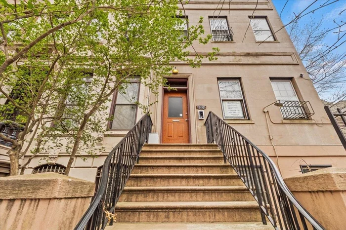 Welcome to 307 York St - A charming mixed-use brownstone in downtown Jersey City, offering an enticing commercial retail opportunity. With 850 square feet of versatile space featuring three patient rooms from its previous life as a doctor's office, it's the perfect canvas for various ventures like offices, medical spas, salons, and more! Just steps away from the picturesque Van Vorst Park and a quick 5-minute walk to Jersey City Medical Center, its prime location ensures convenience. With seamless transportation connections and close proximity to NYC, 307 York St provides an ideal setting for entrepreneurial dreams to flourish in Jersey City's dynamic community.