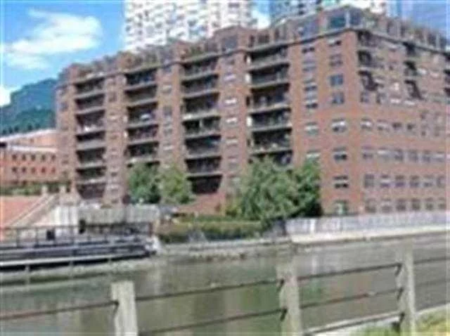 Live in one of Jersey City's most desirable Paulus Hook waterfront communities. Well designed 2 bdrm/2bth feat 1437 sq ft of modern living plus 141 sq ft terrace w canal & Statue of Liberty view Completly renovated in 2008 w new kit feat SS & granite, new bths & hdwd flrs. W/D in unit. Ample closet space throughout. Building features doorman, gym, pool & parking. Excellent for commuters w light rail practically at you doorstep!!