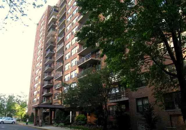 SPACIOUS 1 BDRM/1 BTH unit, 927 sq ft IN PRESTIGIOUS ST. JOHNS CONDOMINIUMS. NEWLY RENOVATED FEAT MODERN KITCHEN W GRANITE COUNTERS & NEW APPLIANCES, MODERN TILED BTH, GLEAMING PARQUET FLRS, & GENEROUS CLOSET SPACE. ON SITE PKG AVAILABLE. 24 HR UNIFORMED DOORMAN & SECURITY. SWIM CLUB & HEALTH CLUB BY MEMBERSHIP. ONLY 4 BLKS TO JOURNAL SQUARE PATH STATION, APROX 15 MINUTES TO MANHATTAN