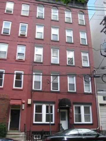 Renovated 1 bedroom 1 bath located on Grand St. Unit features hardwood floors, central air and heat, dishwasher, stainless steel appliances, and washer/dryer in unit. Kitchen has granite counter tops and eating area. Close to NYC transportation.