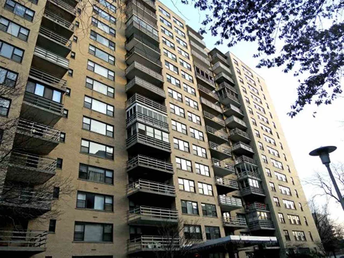 Largest One Bedroom with Terrace in St Johns Condominium, Easy Access to PATH and Shopping, Elevator Building with Doorman, High Floor, Tenant Occupy ( Can be delivered Vacant or Buy As An Investment) Tenant Lease expire Dec 2013.