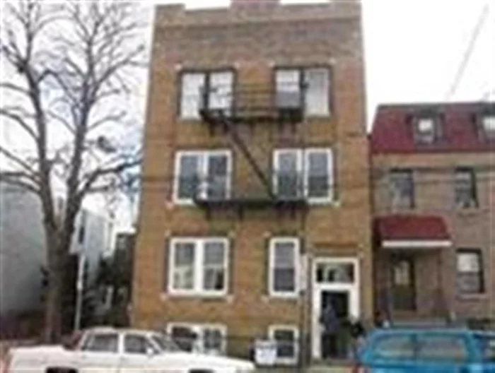 1br/1ba located on the best block in the entire Heights. Hardwood floors, SS appliances and granite counter tops makes this unit an excellent choice for a single person/couple. Unit is located 1 block from Riverview Park. 5 minute walk to either Congress St. or 2nd St. HBLR station stops. Commute to NYC is under 40 minutes.