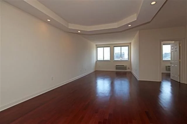 Beautiful 2B/2B 1371 sqft condo located in coveted Downtown Jersey City. This home includes maple cabinets, granite countertops, SS appliances, Brazilian cherry hardwood floors, and large windows. Amenities include, doorman, exercise room, lounge area and dry cleaning service pickup & drop off. Quick walk to PATH, shops & restaurants. Parking included!