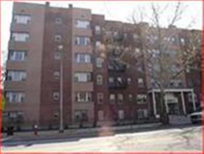 Gorgeous over-sized one bedroom condo, fully renovated. Newer Kitchen with stainless appliances, granite counters, abundant cabinet space. Gleaming hardwood floors throughout. Fabulous floor plan for entertaining. Amazing closet space. FHA approved. Now is the time to buy in this thriving neighborhood. Don't wait.
