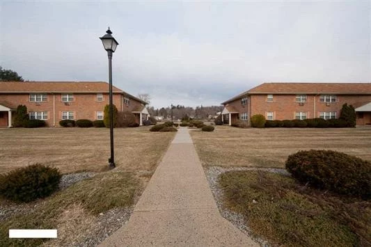 IMMACULATE SECOND FLOOR 1 BEDROOM CONDOMINIUM LOCATED IN POND RIDGE AT THE END OF A QUIET CUL DE SAC. THIS UNIT IS MOVE IN READY. PARK RIDGE IS KNOWN FOR ITS EXCELLENT SCHOOL SYSTEM, OUTSTANDING RECREATIONAL FACILITIES, & CLOSE PROXIMITY TO SCHOOLS, HOUSES OF WORSHIP, RESTAURANTS, TRANSPORTATION & NYC.