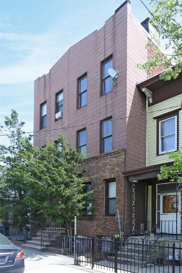 Welcome to the market, Unit 1L, located in the Heights Section! Close to parks, 2 blocks to bus, shuttle to Hoboken, NYC or surrounding towns, 3 blocks to Hudson Lightrail access, commuting is easy to school, work & shopping! Nice 2BR, 2 Bth unit is only 1 of 2 units with own deck & access to yard. Open DR/LR layout creates an airy feel for easy entertaining! SS appliances in the kitchen. Washer/dryer in unit. 2 full tiled bths a plus! Nice deck for summer BBQ's, Yard for Fido to play in! Low taxes, Maint.