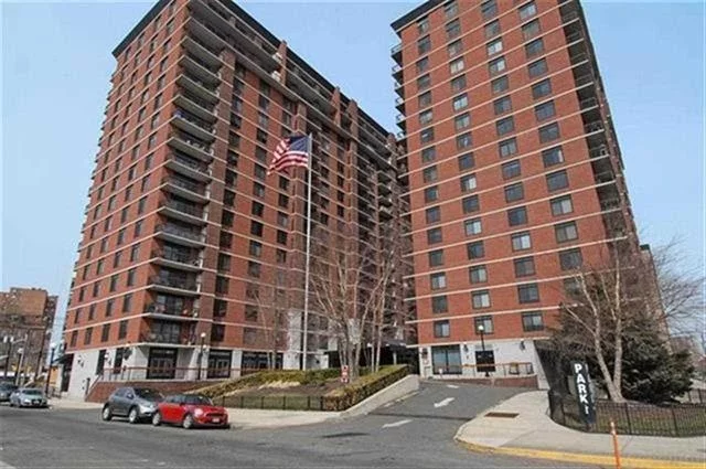 Don't miss out on this pristine 2 bed/2bath at the Sky Club. Unit features:kitchen with s/s appliances, granite counters, & breakfast area. Lg Master Bedroom w/ensuite bathroom. Solar window treatments, helps lower electric bill. Open layout provides plenty of light. Custom closets and h/w floors throughout. Central Air/Heat, W/D in unit. 24 Hour Concierge & private shuttles to/from the PATH. **Onsite 25, 000 sq ft public gym, and parking for additional fee