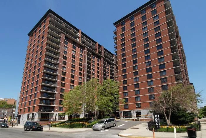 Terrific 2 bed/2bath at the Sky Club. Unit features:kitchen with s/s appliances, granite counters, & breakfast area. Lg Master Bedroom w/ensuite bathroom.  Open layout provides plenty of light. Ceiling fan and h/w floors throughout. Central Air/Heat, W/D in unit. Building offers: 24 Hour Concierge & private shuttles to/from the PATH. **Onsite 25, 000 sq ft public gym, and parking for additional fee