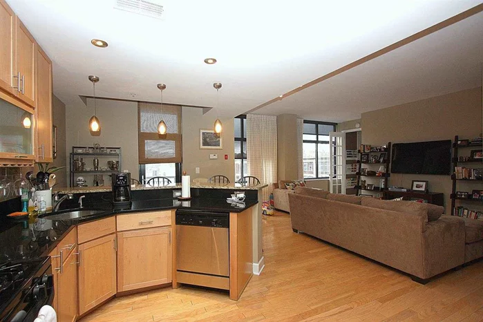 2 Bedroom, 2 Bath corner unit located in Hoboken Grande! Open layout, high ceilings, hdwd flrs, granite counters, breakfast bar, SS appls, oversized walk-in California closets, extra storage space & private balcony! Other amenities: elevator/doorman building, full fitness center (sauna/steam), close to NYC transportation, PATH, Light Rail, shopping, restaurants & so much more!