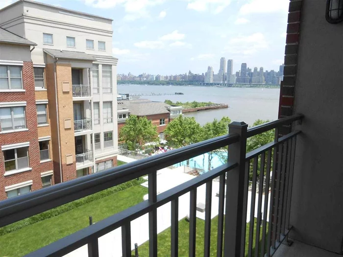 Unwind in this exceptional rare find 2BR/2BA duplex suite along Hudson River's edge. This home has been beautifully appointed w/premier upgrades. The inspired chef's kitchen boasts Jen-Air SS appliances & granite countertops. 2 levels of everyday comforts highlighting: 1131sqft of space, updated bathrooms, gleaming wood flrs, terrace w/NYC views, in home washer/dryer, ceiling fan, & parking. Located at Hudson Club, where the community is amentized with: 24hr concierge, gym, pool, easy access to NYC & more!
