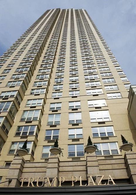 Welcome to the market unit #3307 in the highly sought after Trump Plaza West. Located on a high floor, this south facing unit over looks the gorgeous view of the statue of liberty and Hudson Bay. Make your appt today to see this rare opportunity.