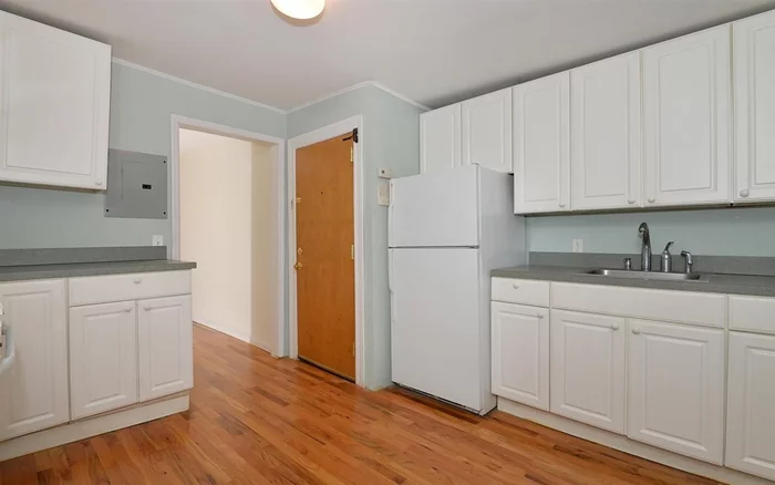 Why rent when you could own.....the Perfect starter home. This spacious 1 Bedroom has a large living and dining area. This top floor home is only 2 flights up. Other features include hardwood floors, washer / dryer in basement and common yard. Located short distance to restaurants and parking. Don't miss out