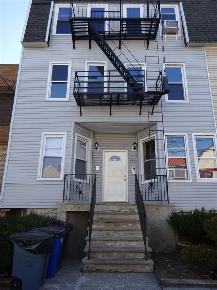 well maintained south-facing 2BD/1Ba condo near School, NJ Transit to Journal Square path and to Port Authority, NY. features: hardwood floor throughout and open layout.
