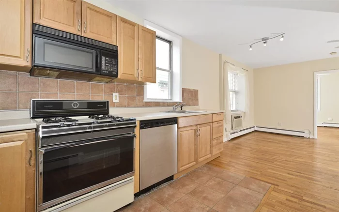 Do Not Let This Wonderful 2 Bedroom/1 Bath Corner Unit Pass You By. Lots Of Windows, Hardwood Floors Throughout, Good Closet Space, Nice Bathroom, Great Kitchen, Plus Washer/Dryer IN THE UNIT! New Furnace and Hot Water Heater. Great Location. Must See!