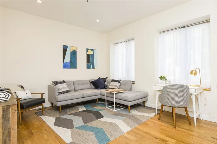267 York is a collection of three boutique condominium buildings located on Jersey City's coveted Van Vorst Park.  Home features wood floors, granite counters and stainless steel appliances. Building amenities include a landscaped courtyard, basement storage and washer/dryer room.