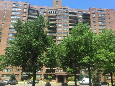 2 BEDROOM/1 BTH CONDO APROX 1045 SQFT TOP FLOOR UNIT IN THE DESIRABLE ST JOHN'S CONDOMINIUM COMPLEX. FABULOUS UNOBSTRUCTED NYC VIEW. HI-RISE BUILDING WITH 24 HR DOORMAN & SECURITY, POOL & PLAY AREA. IDEAL FOR THE NYC COMMUTER JUST A FEW SHORT BLOCKS TO JOSQ PATH, BUS TRANS & SHOPPING. ESTATE SALE- NEEDS EXTENSIVE REPAID -SOLD AS IS - CASH MAY BE REQUIRED BUT WELL WORTH THE INVESTMENT!