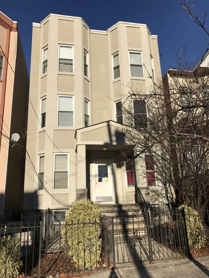 CHARMING 2-BEDROOM, 2-BATH CONDO IN THE JOURNAL SQUARE SECTION OF JERSEY CITY. CLOSE TO PUBLIC TRANSPORTATION, PARKS, AND ST. PETERS UNIVERSITY. THE UNIT HAS LAUNDRY HOOK UP, HARDWOOD FLOORS, AND GREAT CLOSET SPACE. MOVE IN CONDITION!