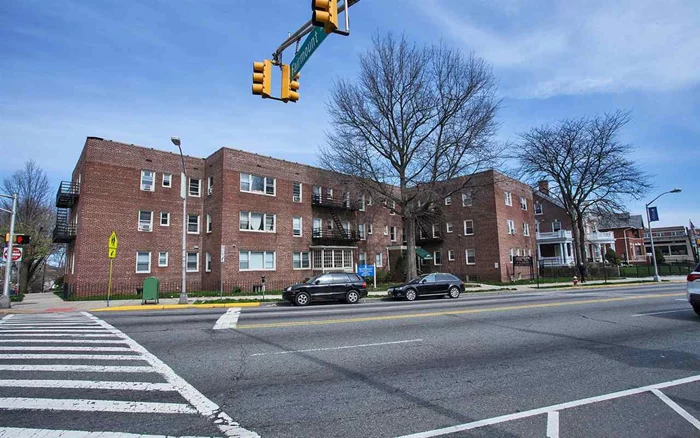 Great 2 bedroom condo on Kennedy Boulevard. This unit features: 1 bedroom plus a den, 1 bathroom, all hardwood floors, separate kitchen, fresh new paint, radiant heat, Sf 684. Maintenance fee $ 402 Taxes $ 1710. This unit is on the 3rd floor Hot water included in maintenance fee.