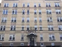 Beautiful 2 rooms apartment on elevator building on 3rd floor, hardwood floor, across from Hudson Park, close to schools, easy access to New York, shopping and restaurants on Bergenline Ave. Laundry room in the basement. Maintenance fee includes heat, water, hot water .