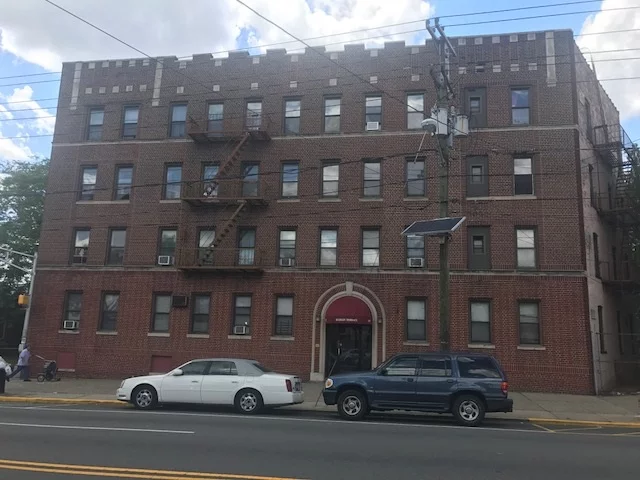 Great 2 bedroom apartment in a gorgeous brick condo building on Kennedy Blvd. 1 gated parking included. Close to everything. Bus to NYC and JSQ.