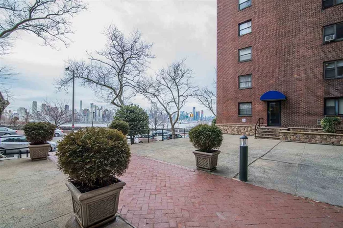 Cozy, very bright 1bed/1bath updated condo with unobstructed NYC and Hudson River view.Unit features all parke floors throughout, renovated bathroom , King size bedroom and lots of closet space.Building has 24 hrs concierge service, gym, laundry room .Easy transportation to NYC. Ferry & NYC bus at door step.Close to shops, schools and parks.