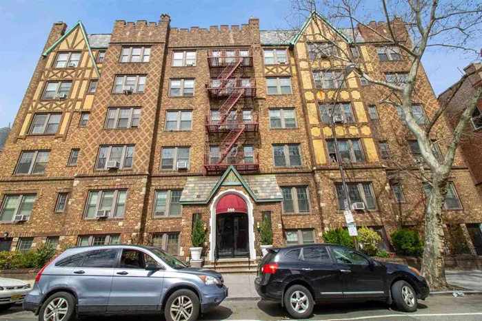 Spacious 1 BR in beautiful pre-war building w/ big living room, large windows and plenty of closet space for storage. Elevator building and Washer/dryer on site. Located in McGinley Square, just one block away from St. Peter's University. Buses to NYC and Journal Square path less than a block away.
