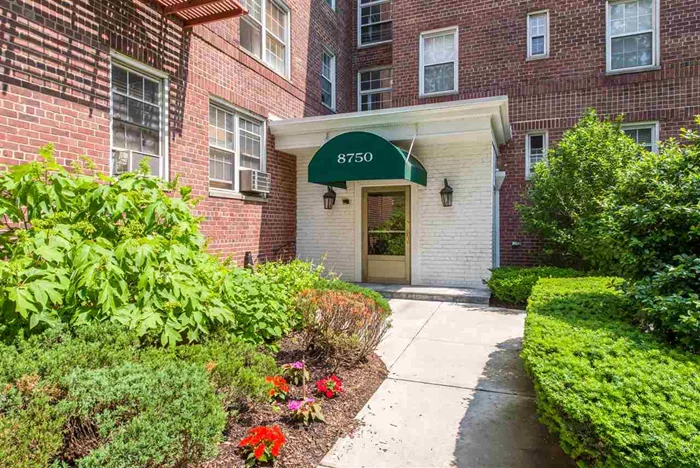 Largest One Bedroom at Pet Friendly Woodcliff Gardens on Blvd East! Bright and Spacious unit with views NYC, Hudson River & James J. Braddock County Park. Amentities are Outdoor Pool, Jacuzzi, Gym, Bike Room & Laundry in Basement! On Site Dry Cleaner, Wash n Fold, and More! NYC Transportation & County Park at Your Doorstep!  Must See!