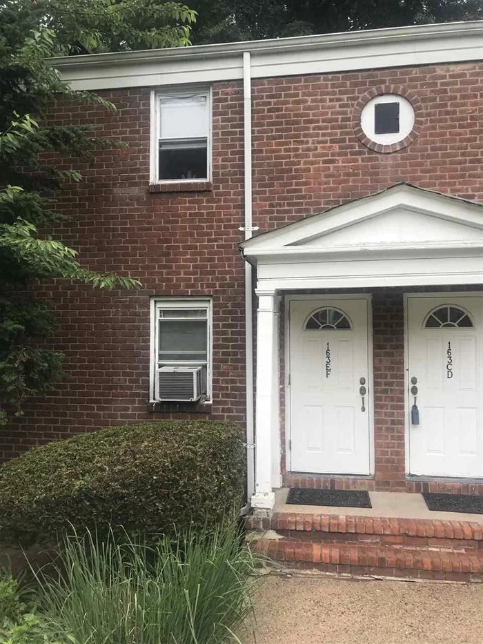 Charming 1 bed/1 bath condo located in garden style complex. Hardwood floors throughout. Short sale. Subject to third party approval. Sold as is. Buyer responsible for CO and smoke certificates.