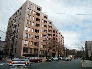 LARGER 1 BED POPULAT SKYLINE HAS TERRACE, NY VIEW DINING AREA, GOOD CLOSET SPACE PKG, SHUTTLE TO PATH