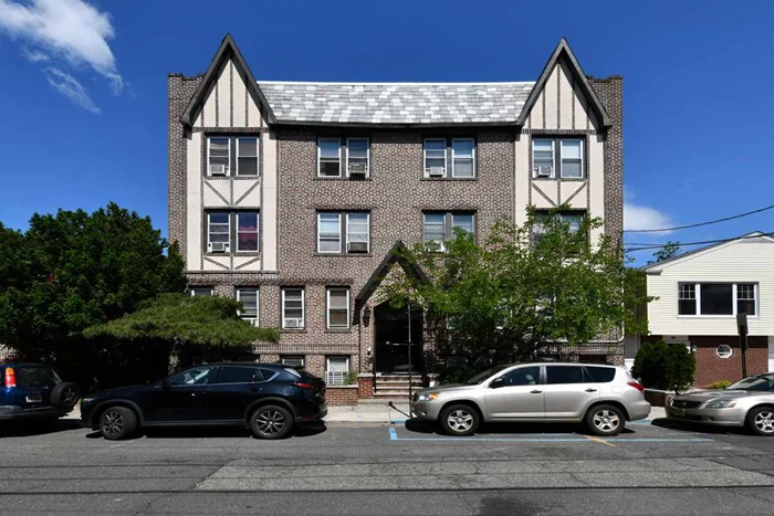 Price to sell! Nicely appointed condo unit close to all! Braddock Park, Shopping Center, House of Worship, Restaurants, Transportation to NYC. Condo Unit has high ceiling, hardwood floors, updated bathroom, nice size bedroom, eat-in-kitchen.  Makes this yours.