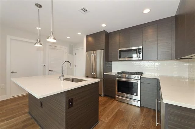 Enjoy resort style living at Brand new, never lived in Palisade Square. Luxury 3 Bedroom, 3 Bath home with stunning NYC Views, Central Air, Full size Washer/Dryer, Gas Stove, and custom walk-in closet. Adjacent to Riverview Park and gardens. Near Congress Street station and stairs to Hoboken.