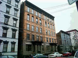 BEATIFUL TOP FLOOR 2 BD UNIT- LOTS OF WINDOWS- BRIGHT AND SPACIOUS - EXPOSED BRICK- HW FLR- UNIT IN GREAT SHAPE- CATS OK- USE OF COMMON GARDEN.