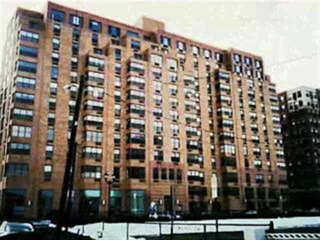 CHIC, MANHATTAN VIEW VERY LARGE MBD, DESIGNER MODEL UNIT, LUXURY FULL SERVICE BUILDING STATE OF THE ART GYM INCLD IN MT FEE, PARKING INDOOR AVAIL 195 MO, CAN COME FURNISHED DESIGNER CUSTOM BUILT INS INCLUDED